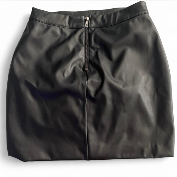 MARBLE Black Asymmetrical Mini Skirt - Picture 2 of 4